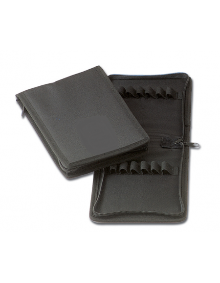 Portafiale mini con chiusura a zip in nylon, 6 fiale, colore nero - 18 x 14 x h 2 cm Portafiale mini con chiusura a zip in nylon, 6 fiale, colore nero - 18 x 14 x h 2 cm