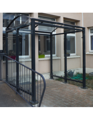 Pensilina in acciaio zincato e verniciato, pareti in vetro, e tetto in policarbonato - chiusa su 3 lati - cm 224x200x250h