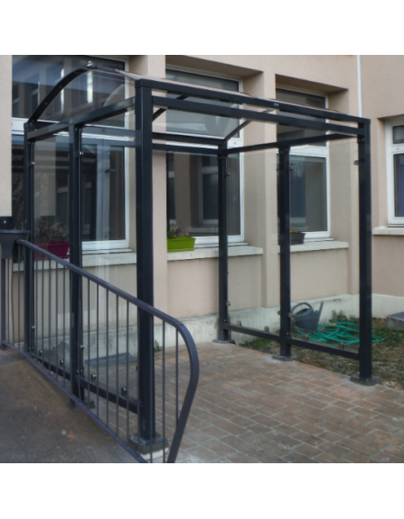 Pensilina in acciaio zincato e verniciato, pareti in vetro, e tetto in policarbonato - chiusa su 3 lati - cm 224x200x250h