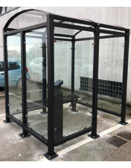 Pensilina in acciaio, pareti in vetro, e tetto in policarbonato, mezza anta frontale. Chiusa su 3 lati - cm 224x200x250h