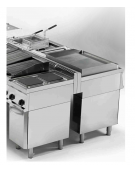 Cucina elettrica da banco in acciaio Inox, 4 piastre ermetiche quadrate cm 22x22 - potenza tot Kw 10,4 trifase - cm 70x70x28h