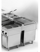 Cucina elettrica trifase-15,1kw, 4 piastre cm 22x22, su forno elettrico GN2/1, con camera cm 57x65x30 -cm 70x70x85h