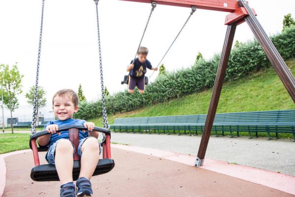 DinaForniture - Altalene, giochi per grandi e piccini che arredano il giardino